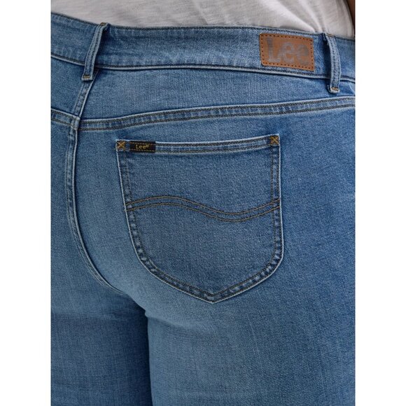 Lee Women's Plus Midrise Relaxed Fit Straight Leg Jean, Size 16W, Mid-Rise - Picture 5 of 6